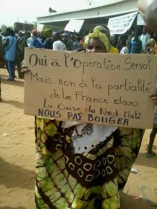 Gao protestor: "Yes to Operation Serval, but no to France's bias in the northern Mali crisis / WE WON'T BUDGE"