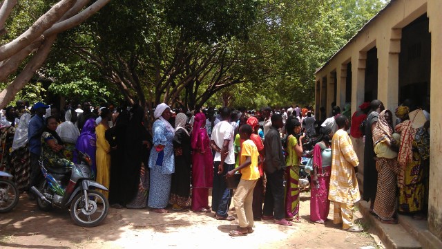 Voters in Quinzambougou, Bamako, 28 July (photo: Aly Haidara)
